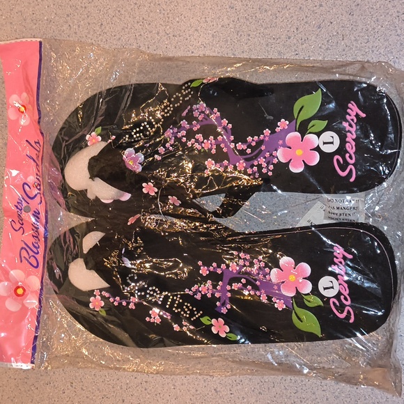 Scentsy Blossom Sandals - Picture 1 of 8